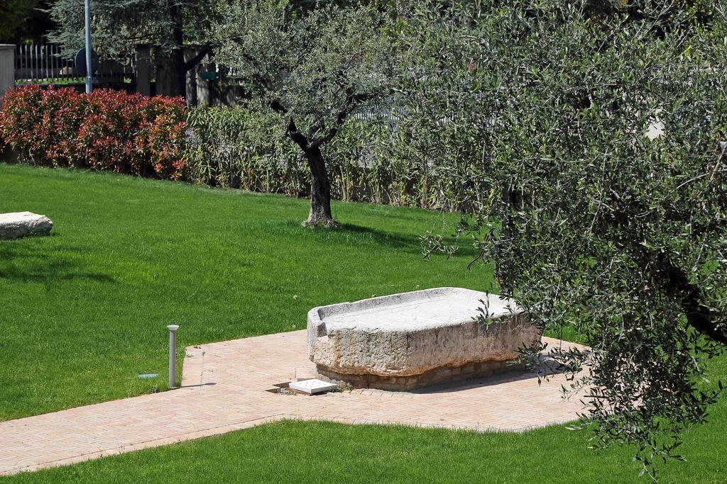 Residence Borgo Mondragon Lazise Exterior foto